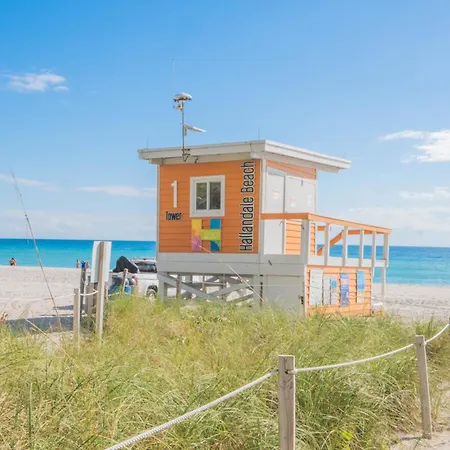 Miami Beautiful With Kitchen And Beach Service Apmt 1B1B